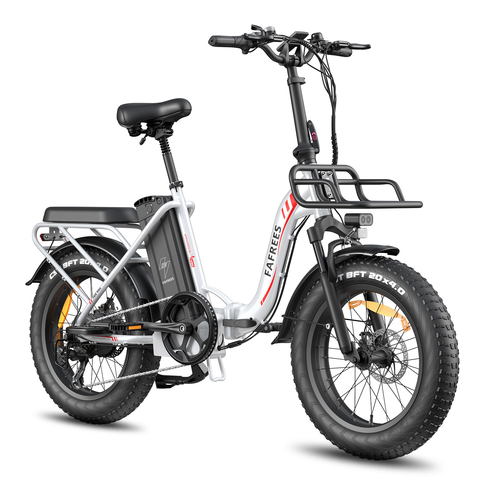 Una bicicleta eléctrica blanca con neumáticos anchos, sillín negro, portaequipajes y cesta delantera.