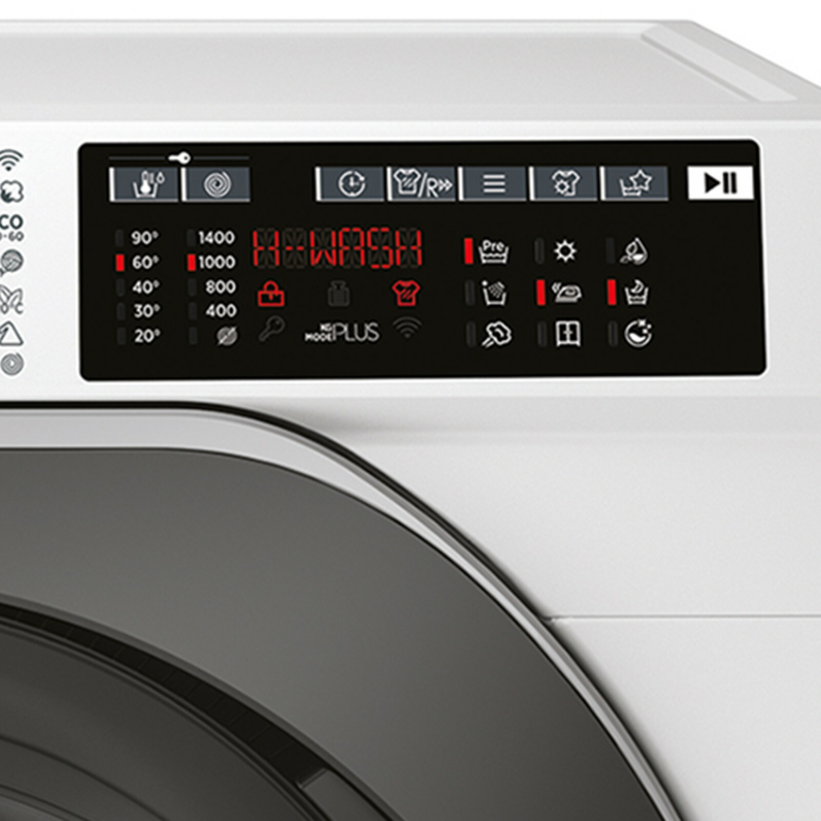 Bedienfeld der Waschmaschine mit Digitalanzeige, zeigt Temperatur, Schleuderdrehzahl und Waschprogramm.
