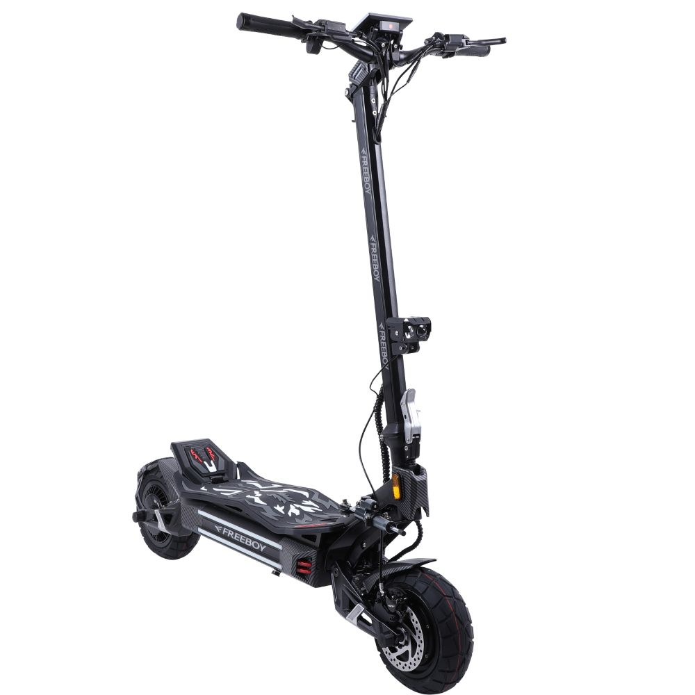 Uno scooter elettrico nero con un ponte largo e pneumatici spessi.