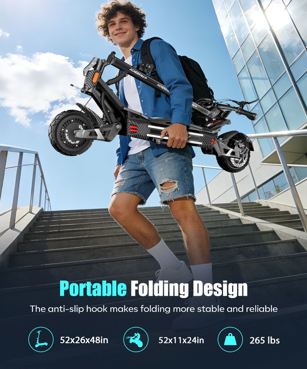Un uomo porta uno scooter pieghevole su per le scale.