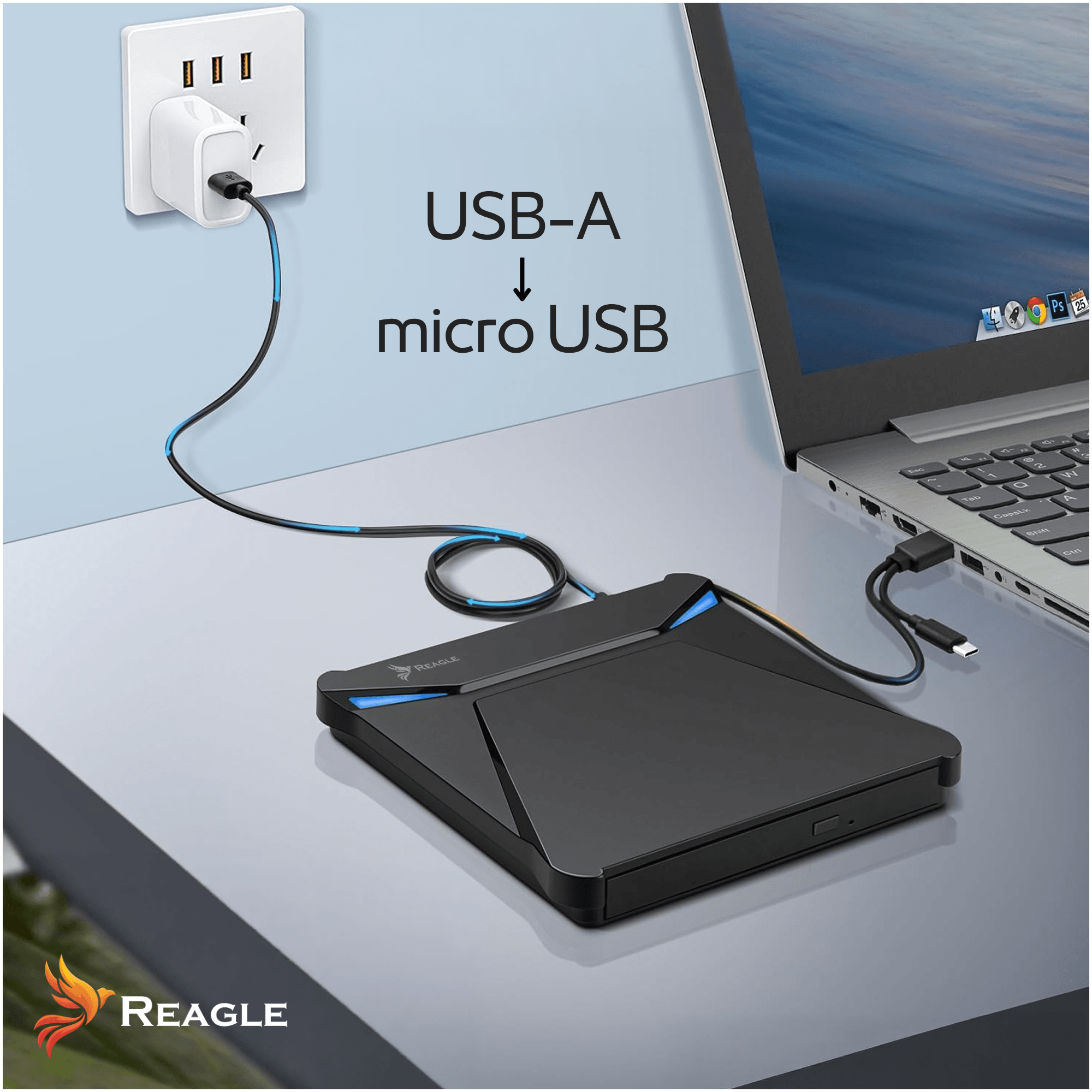 Czarna ładowarka USB z niebieskim akcentem podłączona do laptopa i gniazdka.