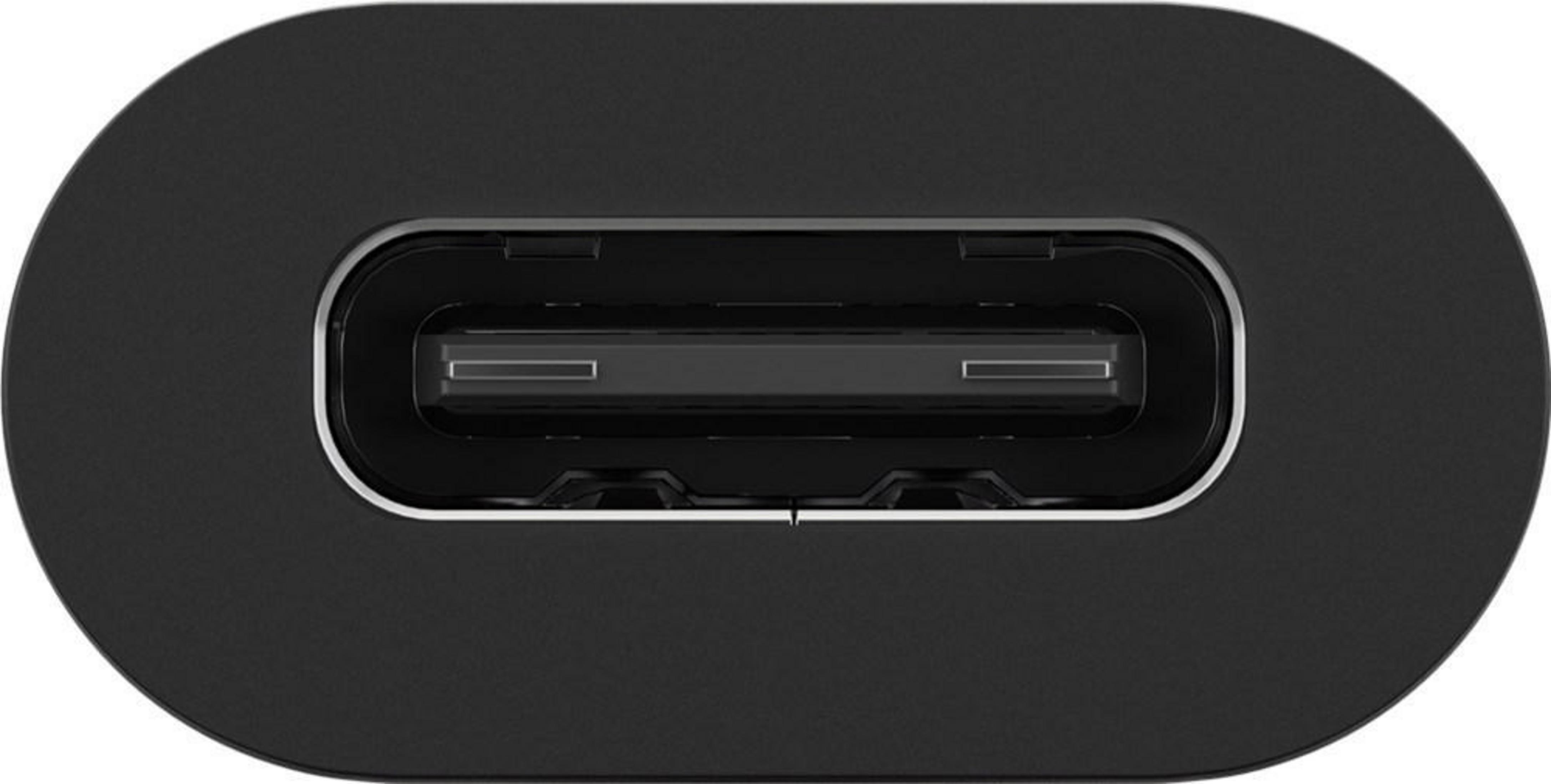 Nahaufnahme eines schwarzen USB-C-Anschlusses mit silbernen Akzenten.
