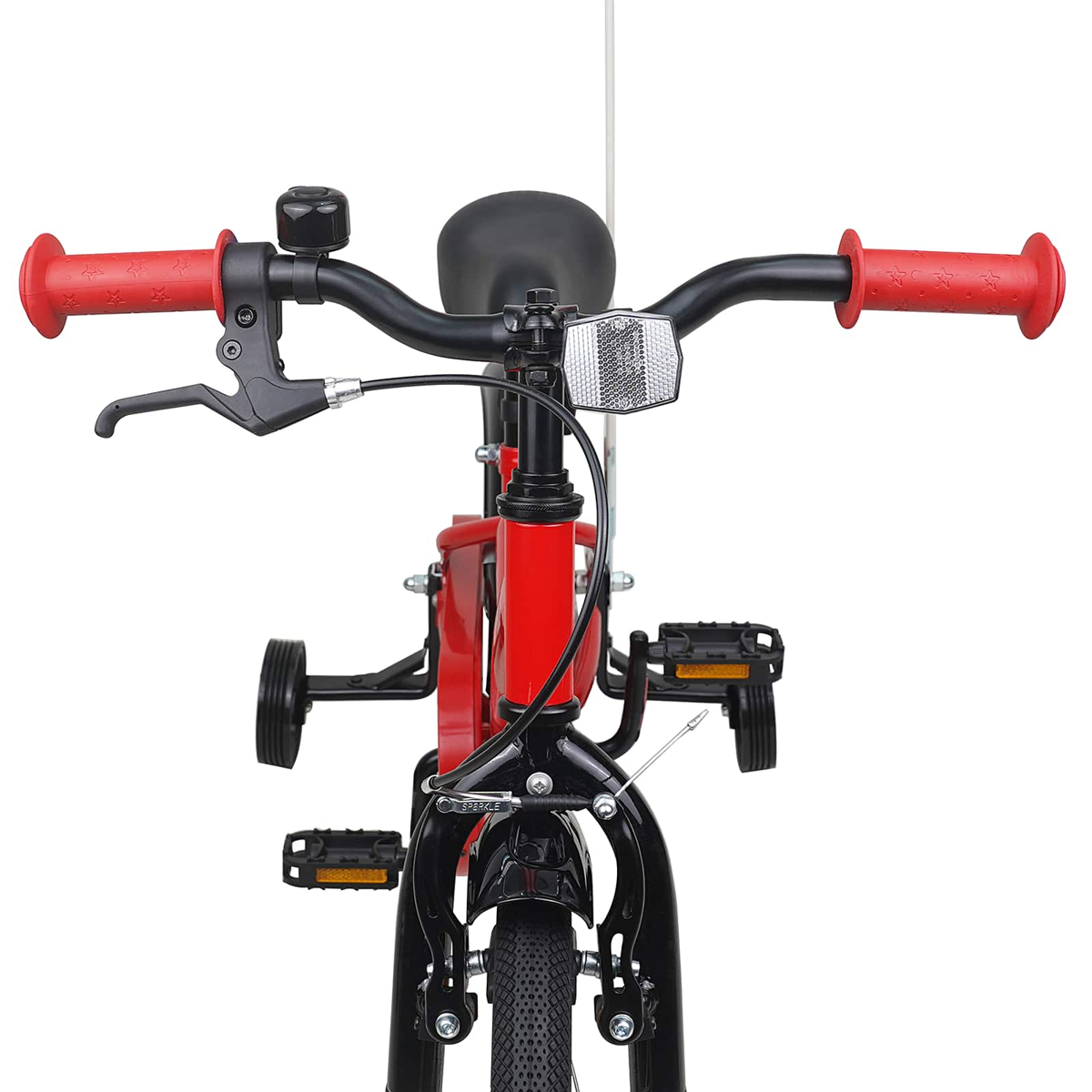 Rotes Kinderfahrrad mit Stützrädern, schwarzem Lenker, Klingel und Reflektoren.