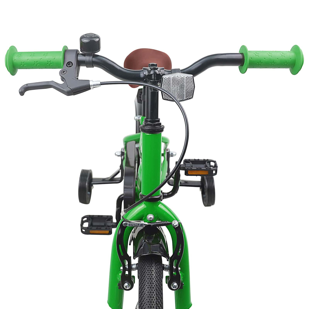 Grünes Kinderfahrrad mit braunem Sattel, Lenker mit Glocke und Stützrädern.
