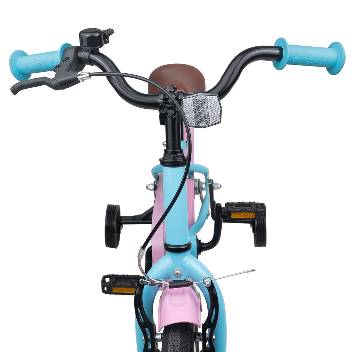 Ein pink-blaues Kinderfahrrad mit Stützrädern, Lenker mit blauen Griffen und Glocke.