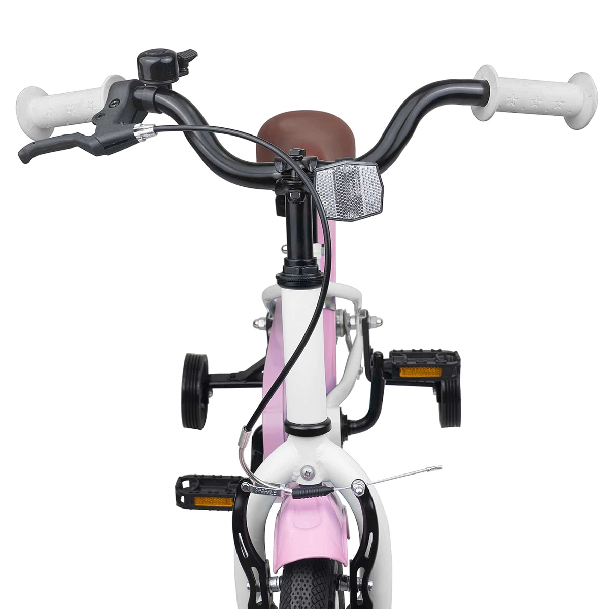 Rosa und weiße Kinderfahrradlenker mit braunem Sattel, Klingel und Stützrädern.