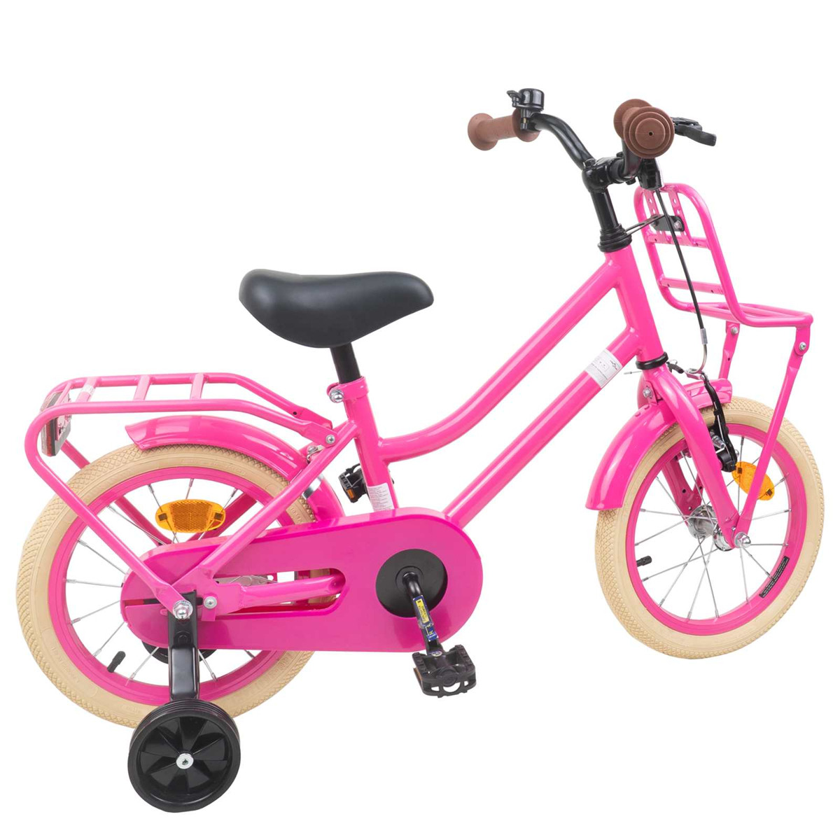 Ein leuchtend pinkes Kinderfahrrad mit Stützrädern, vorderem Korb und Gepäckträger.