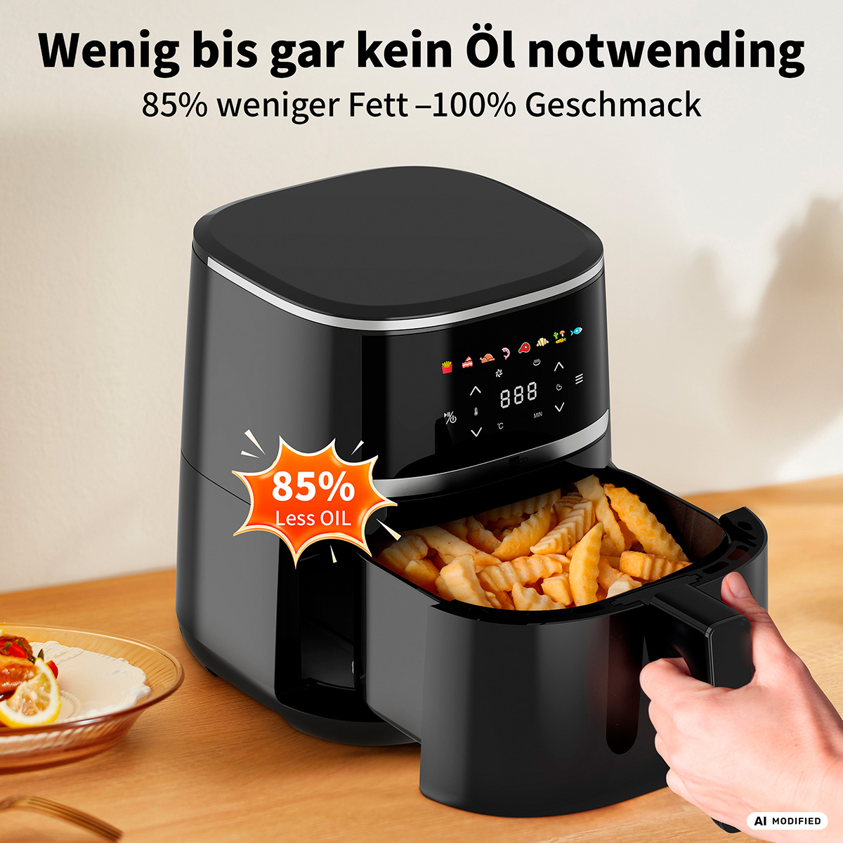Schwarze Heißluftfritteuse mit Pommes und einem Aufkleber „85% weniger Öl“.