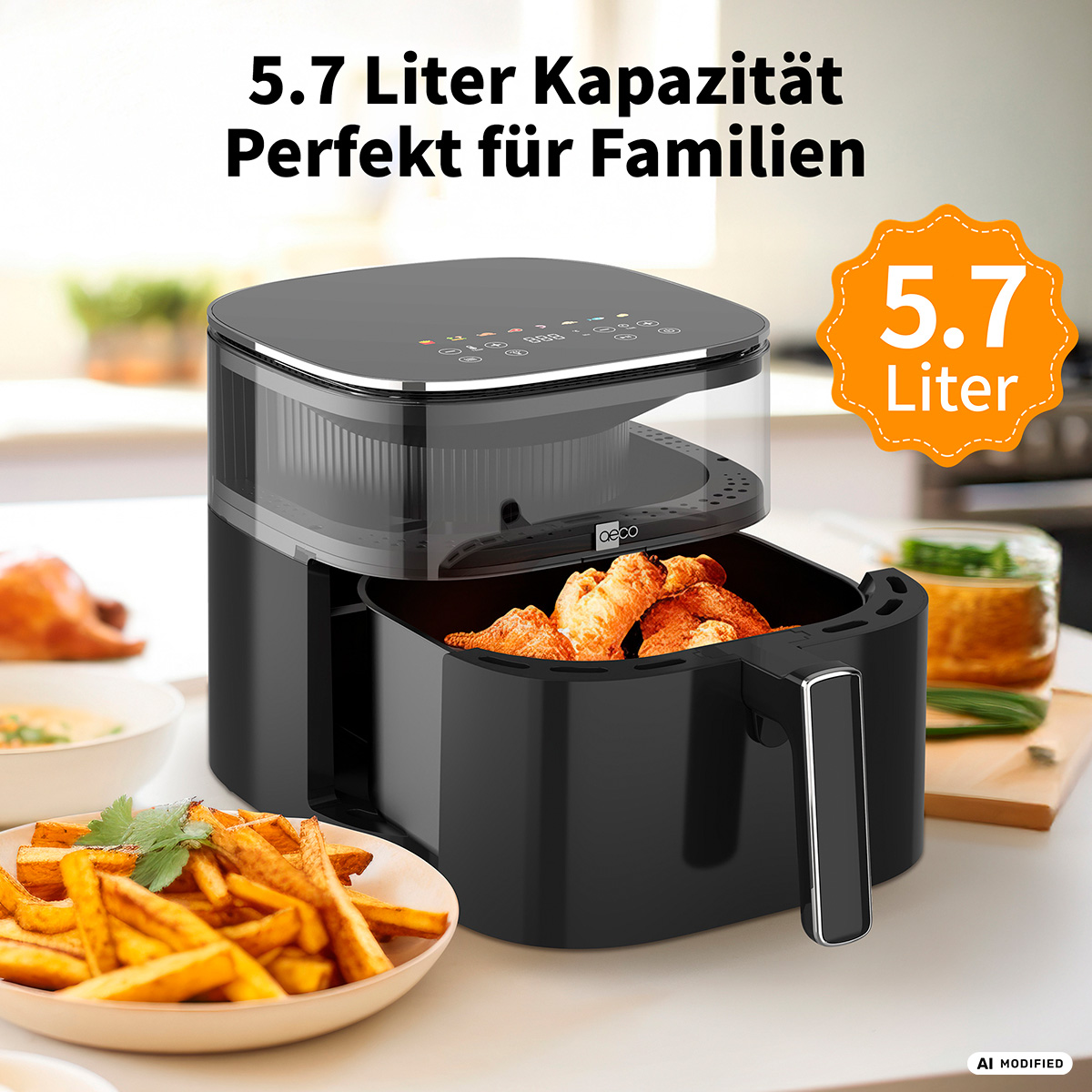 Schwarzer Luftfritteuse mit Hähnchenflügeln, Pommes und einem Brathähnchen.