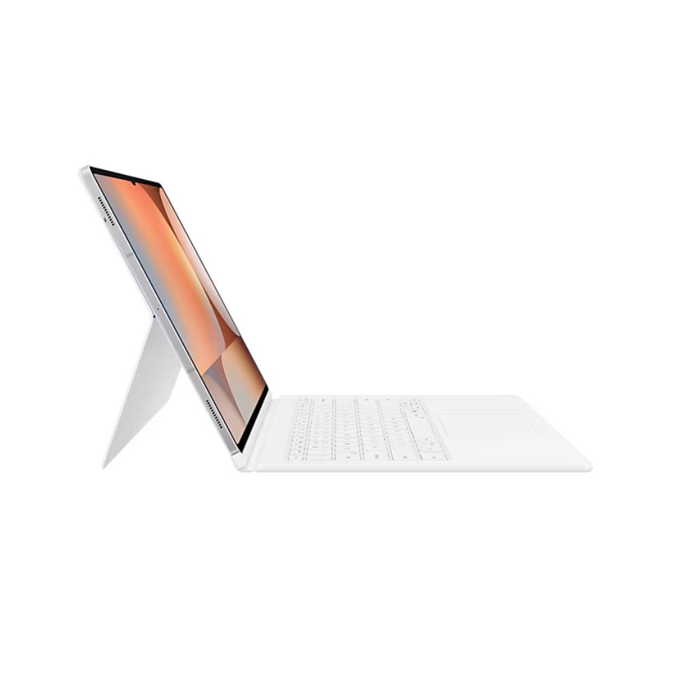 Beyaz arka plan üzerinde profilden beyaz tablet ve klavye.