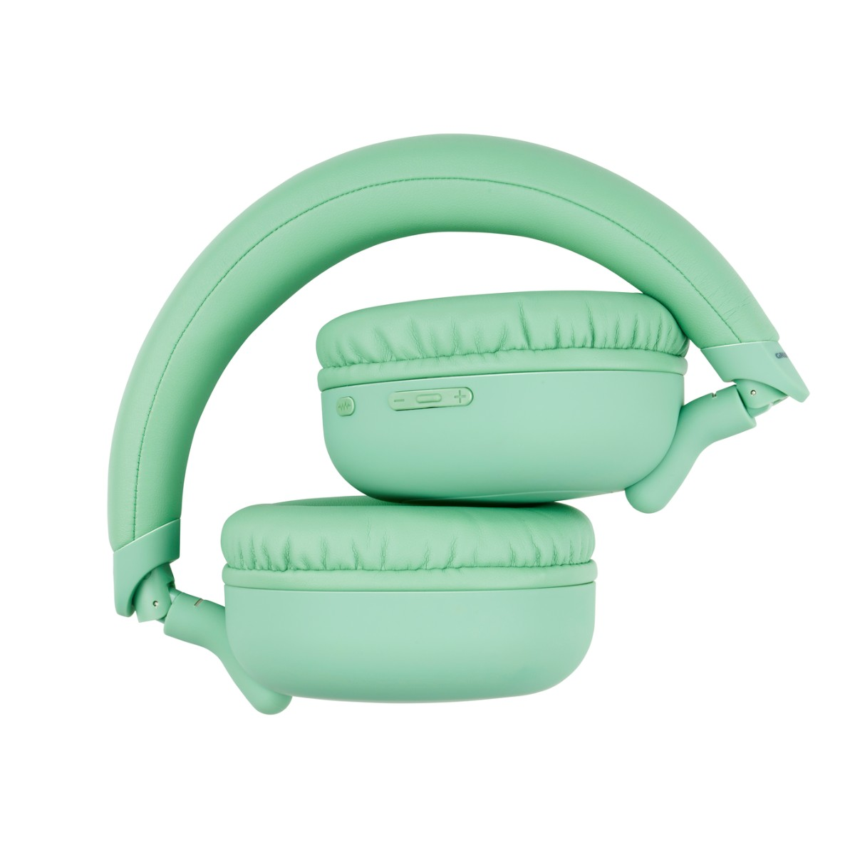 Cuffie verde menta piegate su sfondo bianco.