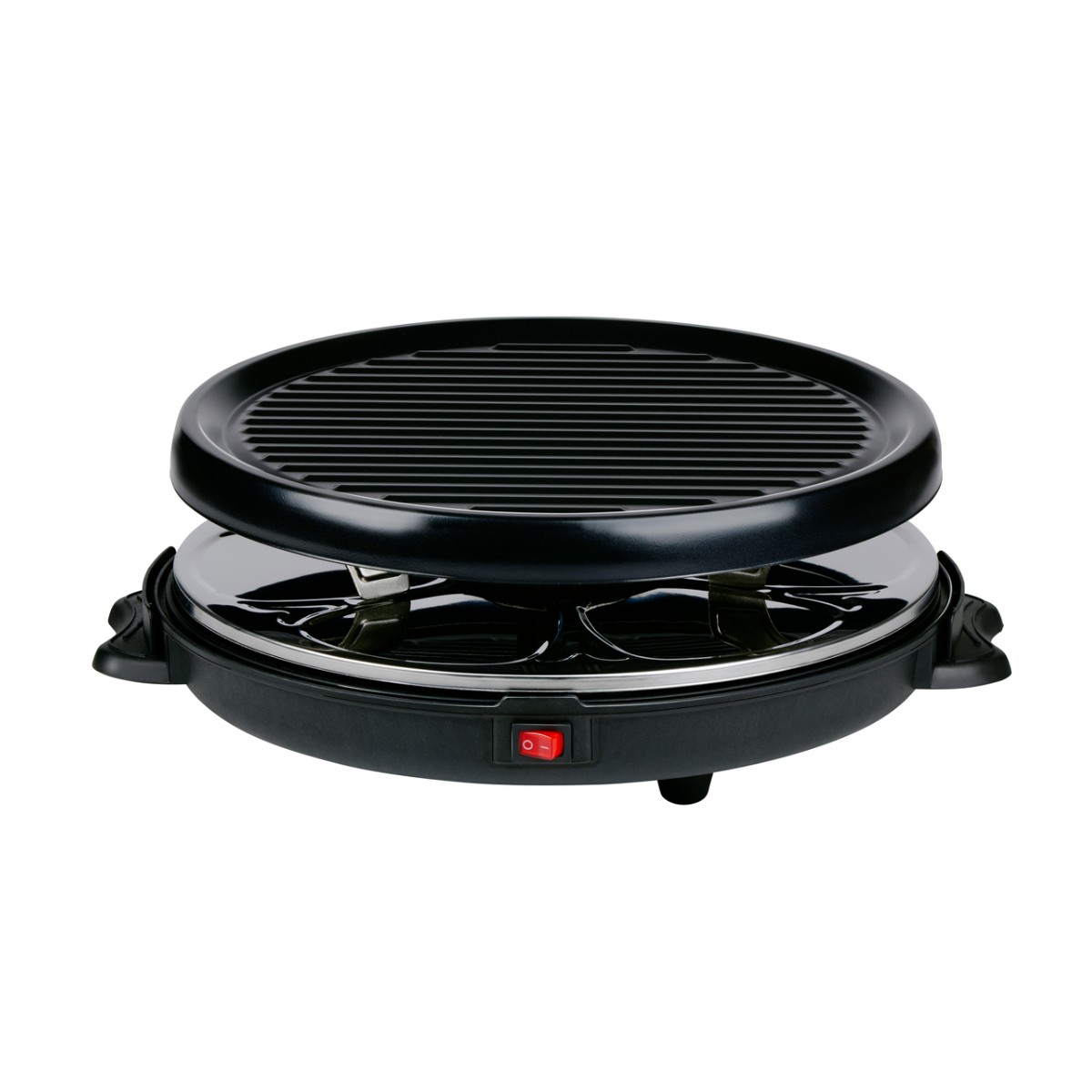 Een ronde, zwarte elektrische grill met geribbelde grillplaat en rode aan/uit schakelaar.