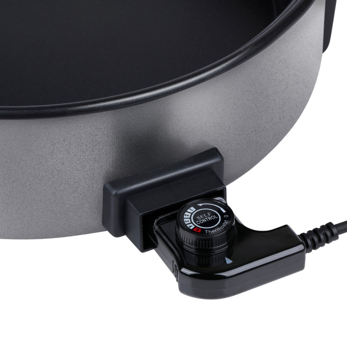 Grauer Topf mit schwarzem Thermostatregler und Kabel.