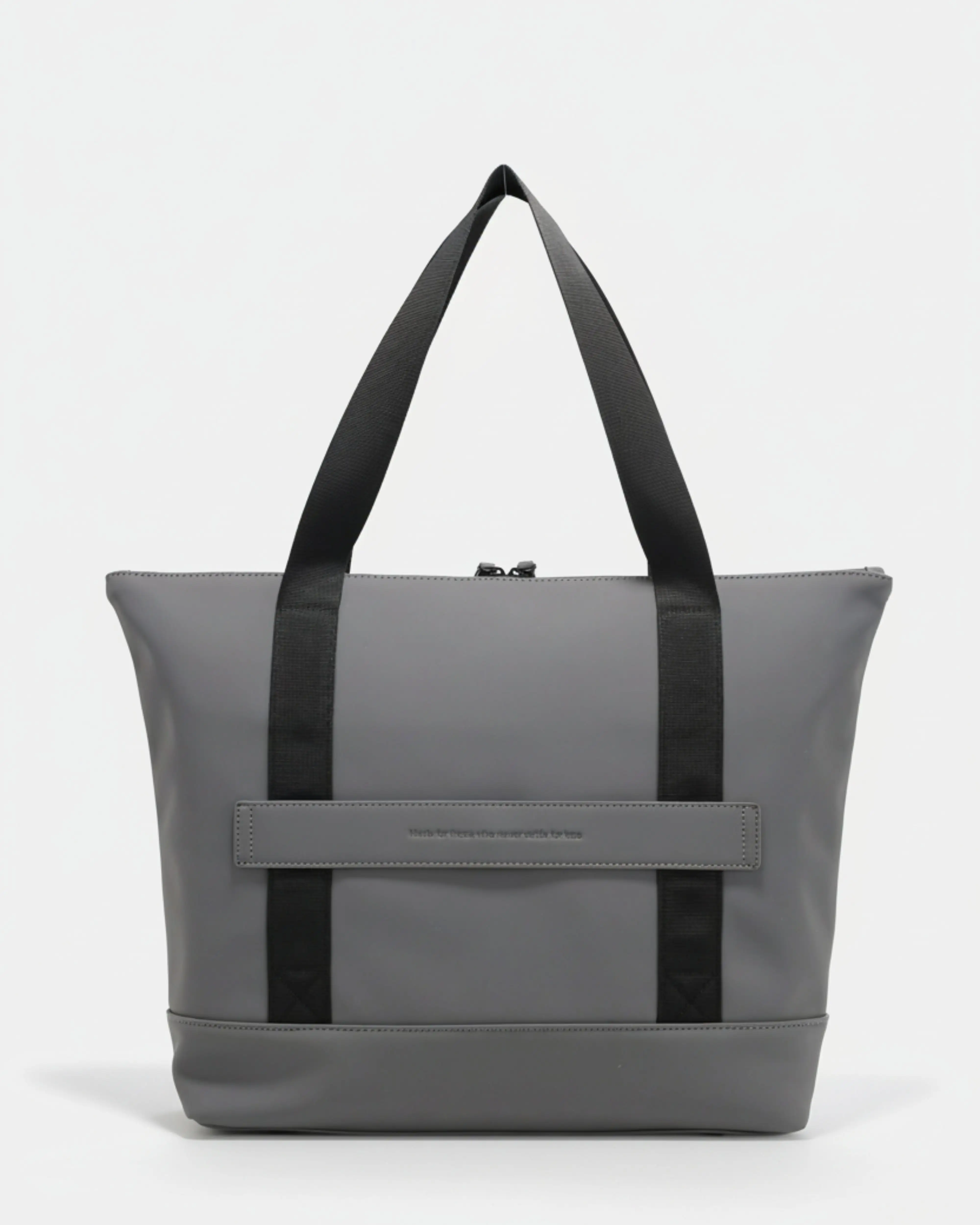 Borsa tote grigia con manici neri e zip. Testo sul pannello frontale.