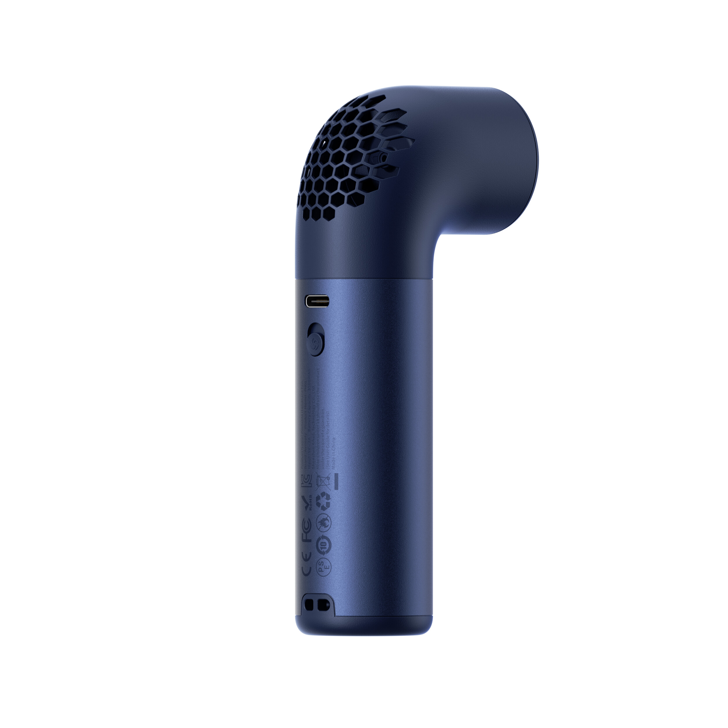 Un ventilatore portatile blu navy con una presa d'aria a nido d'ape e una porta USB-C, angolato su sfondo bianco.