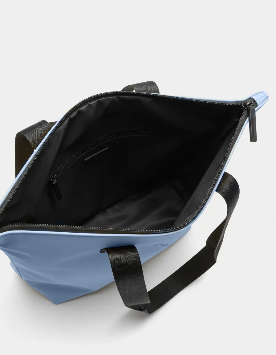 Borsa azzurra con manici e zip neri, aperta, fodera interna nera.