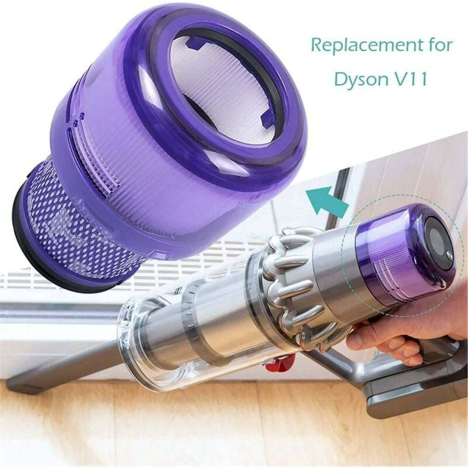 Lila Staubsaugerfilter neben einem Dyson V11 Staubsauger in der Hand.
