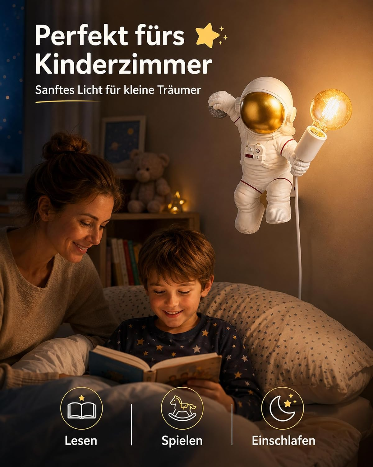 Astronautenlampe beleuchtet Mutter und Kind beim Lesen im Bett.