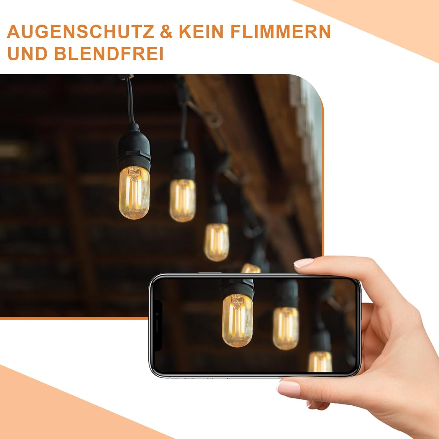 Eine Hand hält ein Smartphone, das eine Lichterkette mit Glühbirnen zeigt.