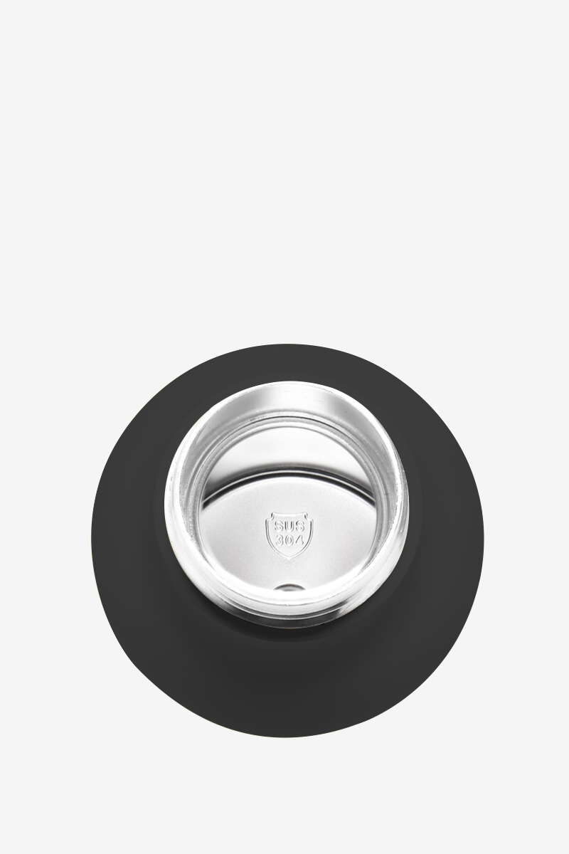 Un logo argentato con la scritta SUS 304 all'interno di un cerchio nero.