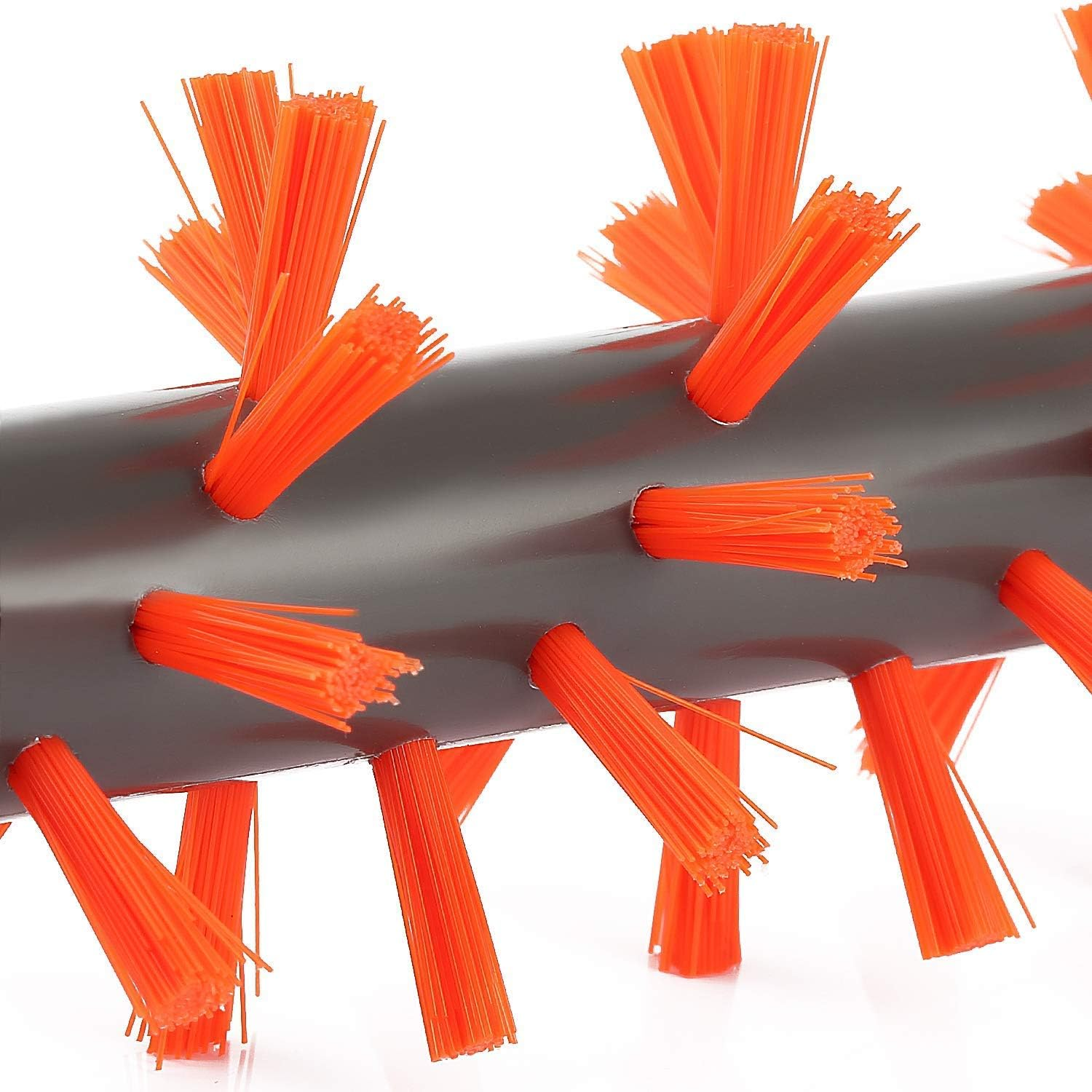 Nahaufnahme einer Bürstenrolle mit orangefarbenen Borsten und einem grauen Zylinder.