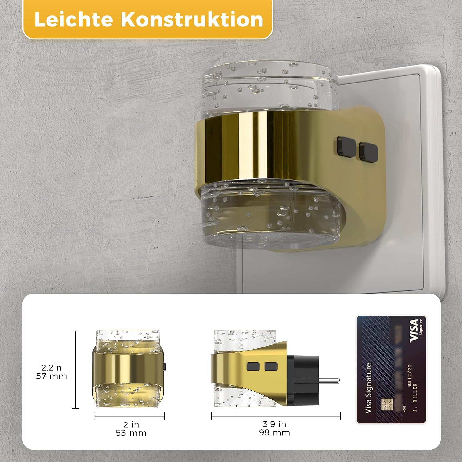 Goldener Lufterfrischer in Steckdose, Maße neben Visa-Karte.