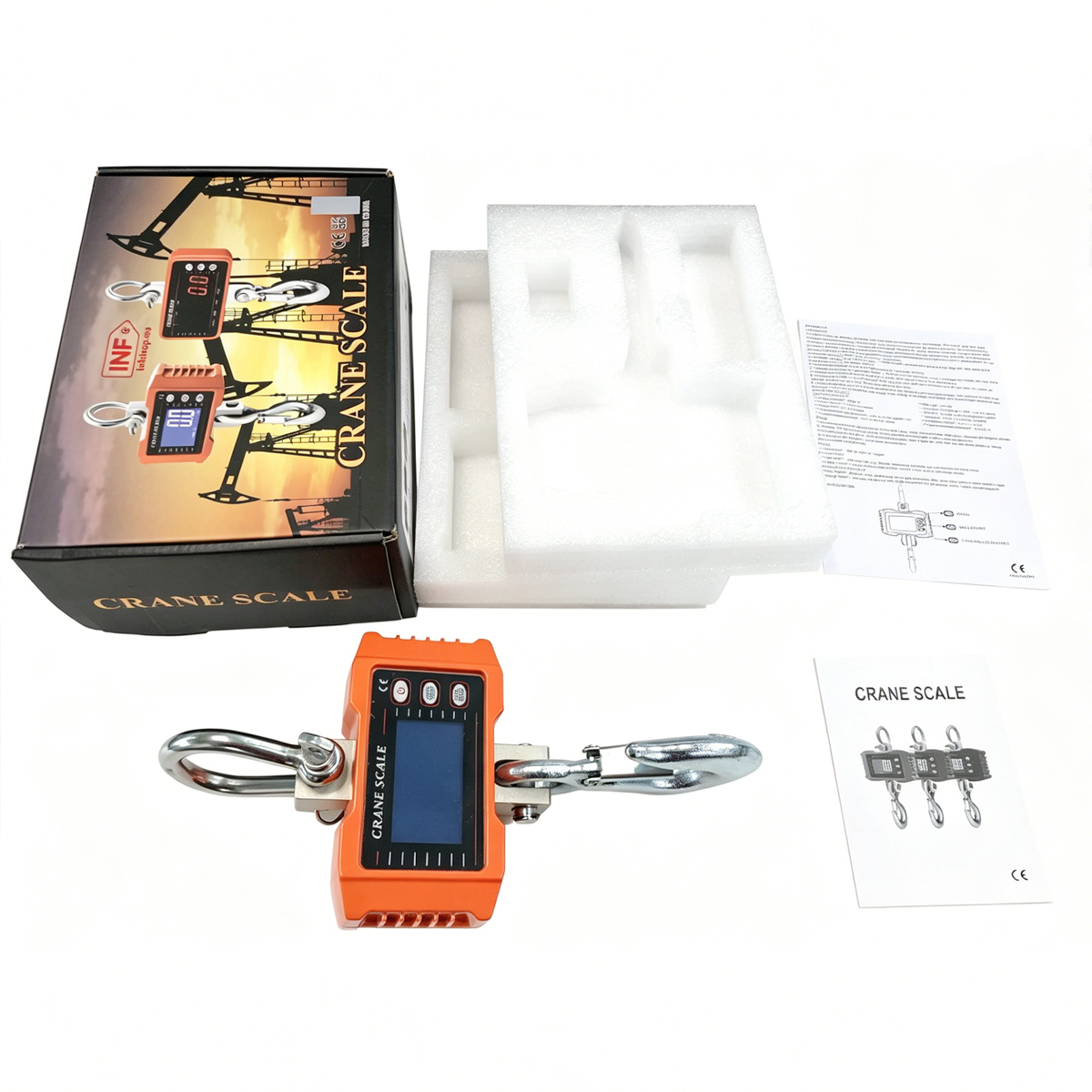 Eine orangefarbene Kranwaage mit silbernen Haken auf weißem Hintergrund, neben ihrer Verpackung, Schaumstoffverpackung und Handbüchern.
