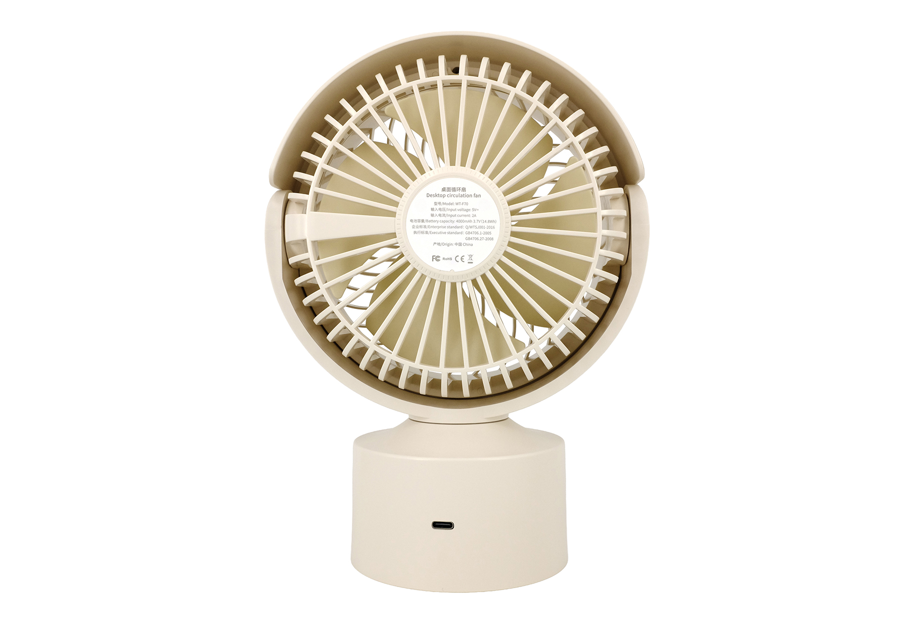 Ein beiger, kleiner Tischventilator mit runden Rotorblättern und einem USB-C-Anschluss.