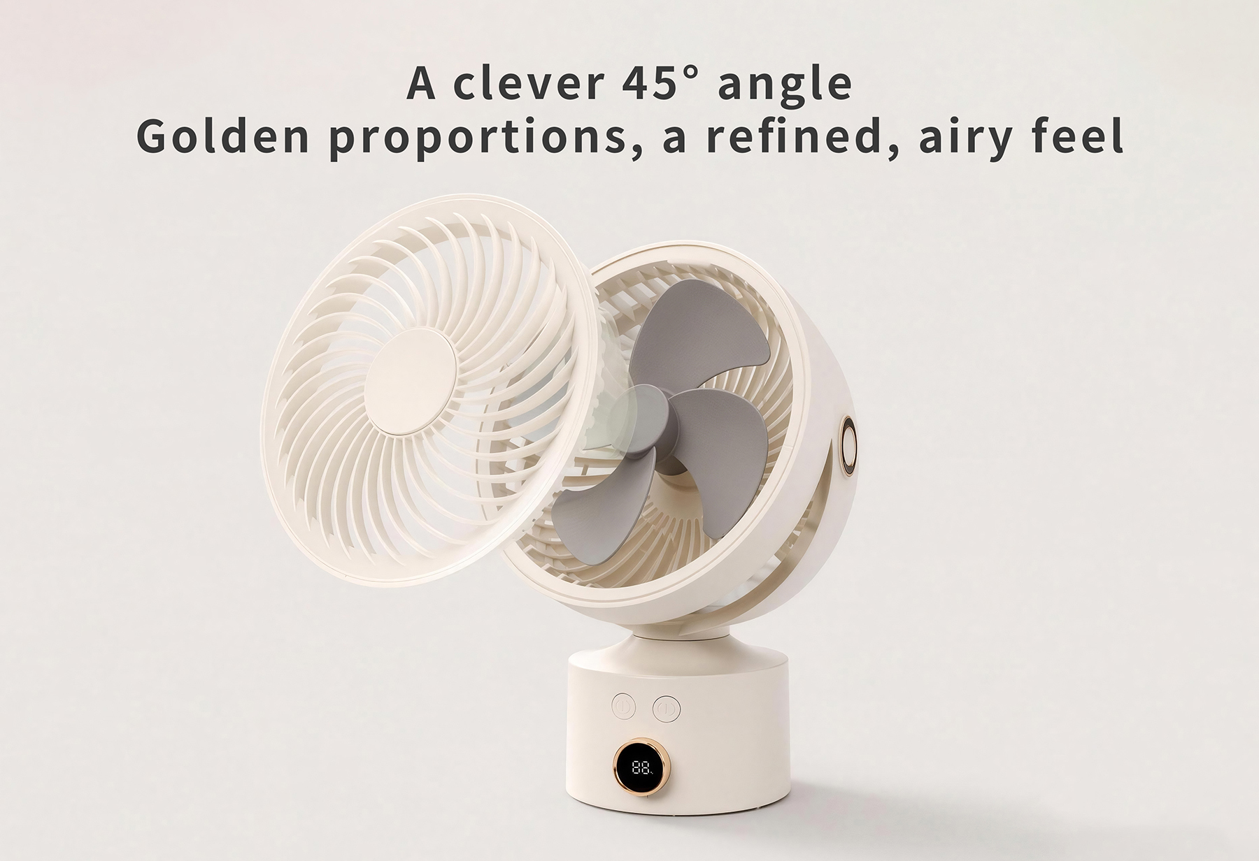 Ein cremefarbener Ventilator mit grauen Rotorblättern und einem digitalen Display.