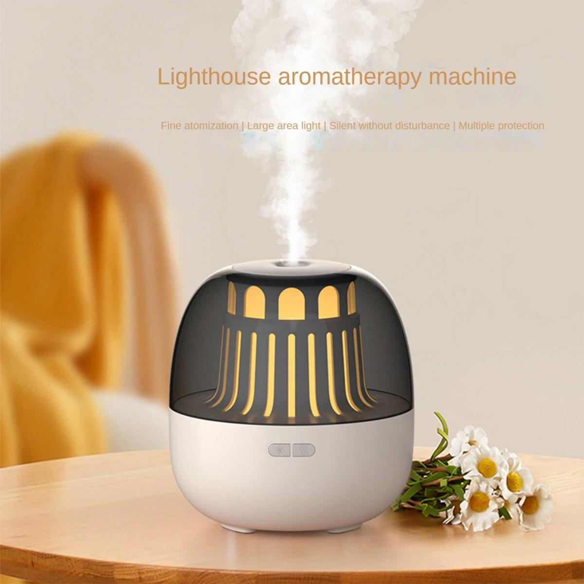 Ein weißer Aromadiffusor mit Leuchtturmdesign, der Dampf ausstößt.