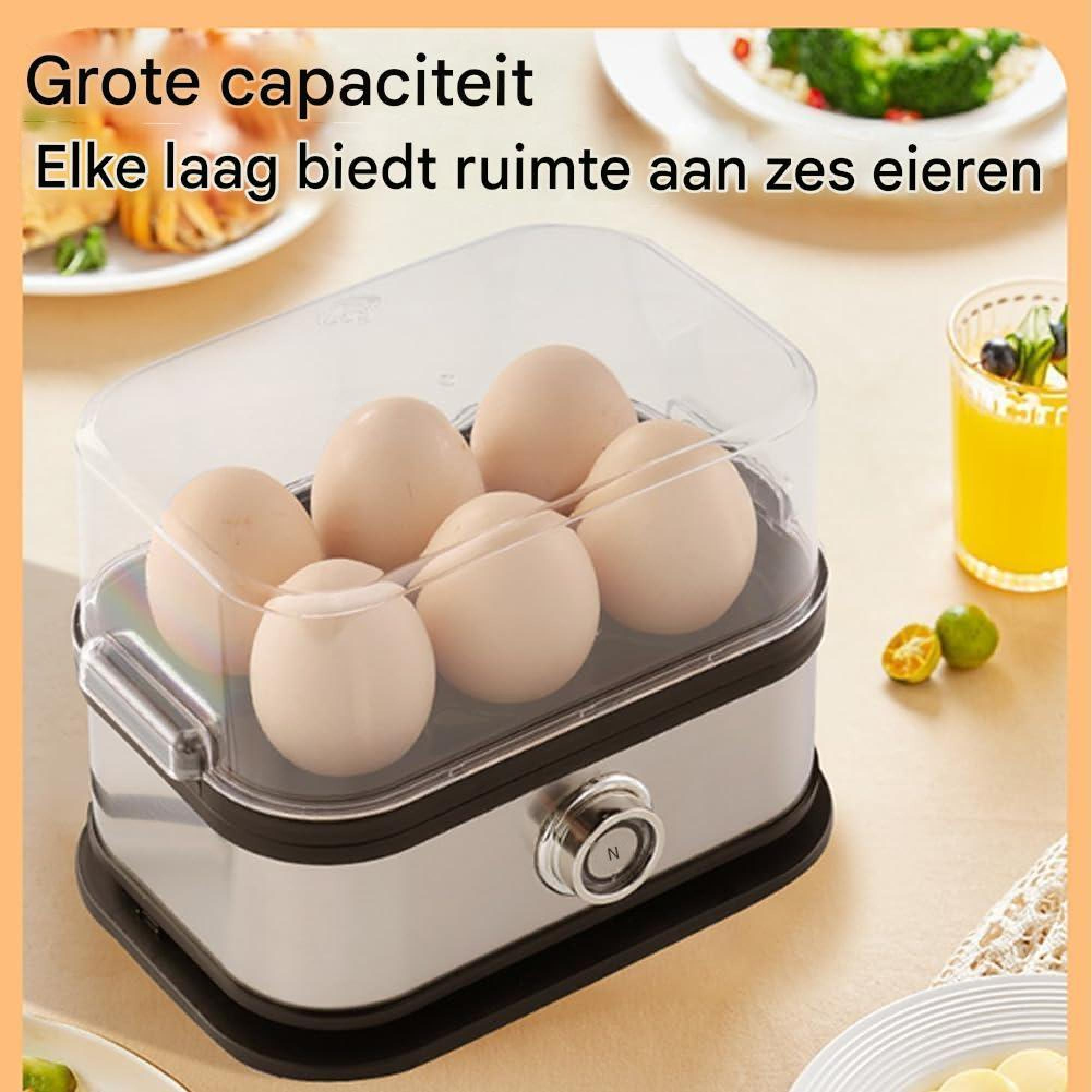 Dampfgarer für Eier mit sechs Eiern im Inneren, daneben ein Glas Saft.