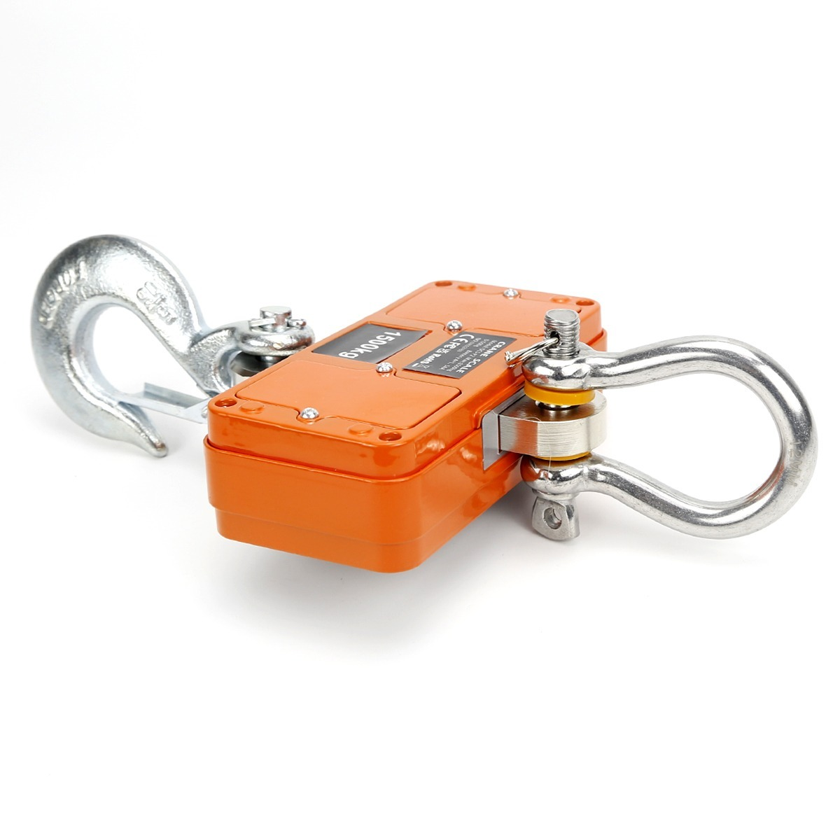Orange Kranwaage mit Haken und Schäkeln, auf weißem Hintergrund.