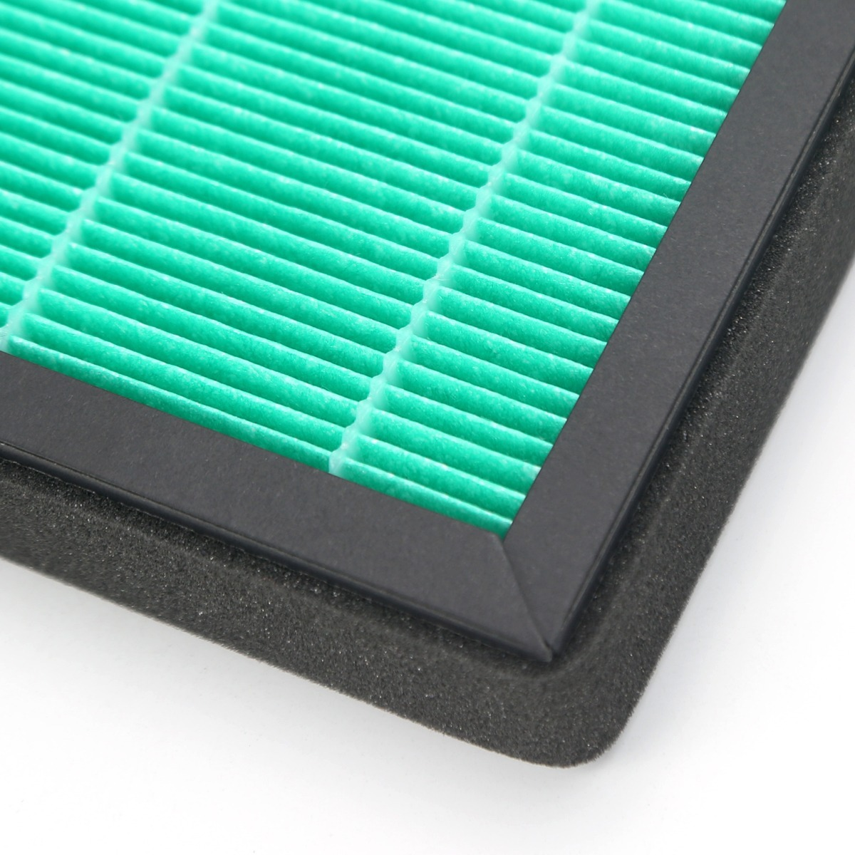 Ein grüner Luftfilter mit schwarzem Rahmen und Schaumstoffdichtung.