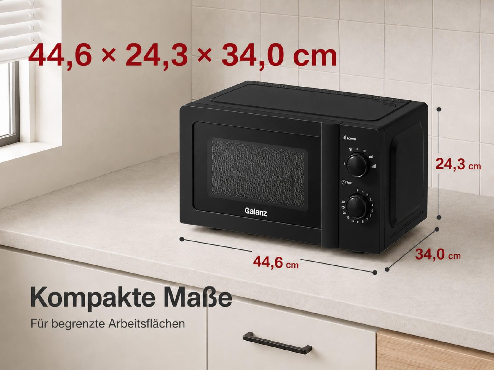Schwarze Mikrowelle mit Maßen 44,6x24,3x34,0 cm auf einer Arbeitsplatte.