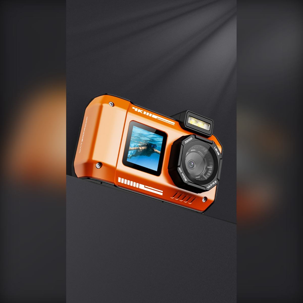 Orange 4K Actionkamera mit Zeiss-Linse, Blitz und kleinem Bildschirm.