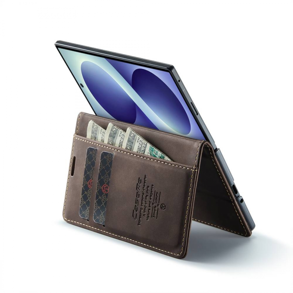 Braune Brieftasche mit Geldscheinen und Karten, die ein Tablet stützen.