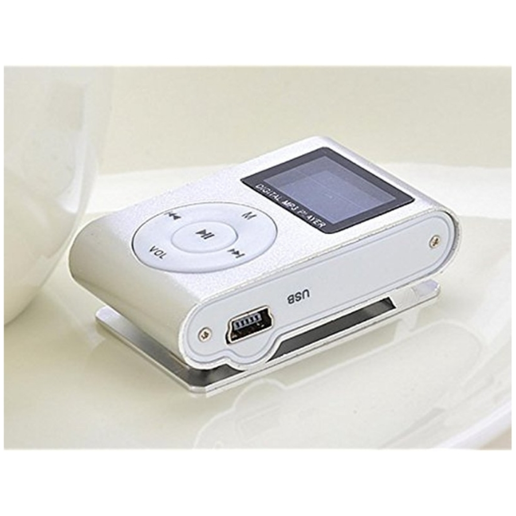 Ein silberner MP3-Player mit schwarzem Bildschirm und Bedienelementen.