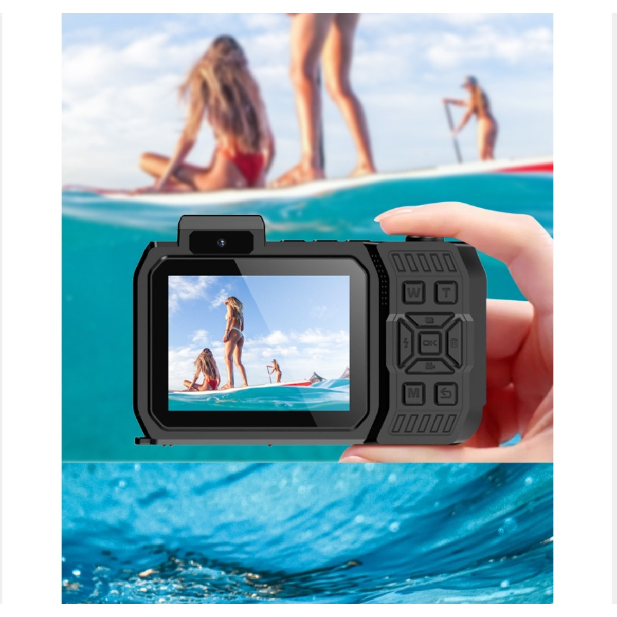 Eine Hand hält eine wasserdichte Kamera, die Paddelboarder im Meer zeigt.