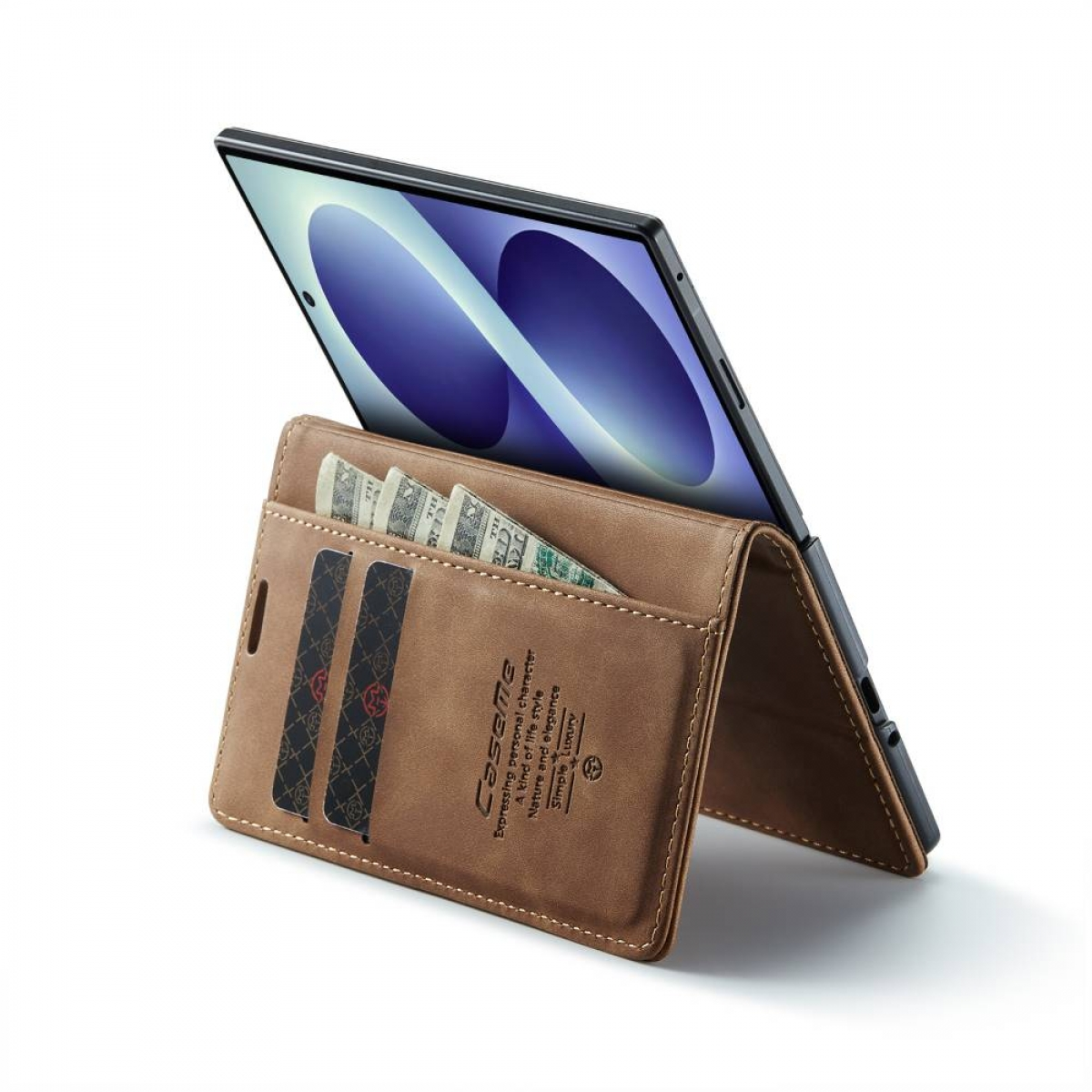 Ein braunes Lederetui mit Geldscheinen und Karten, das ein Tablet stützt.