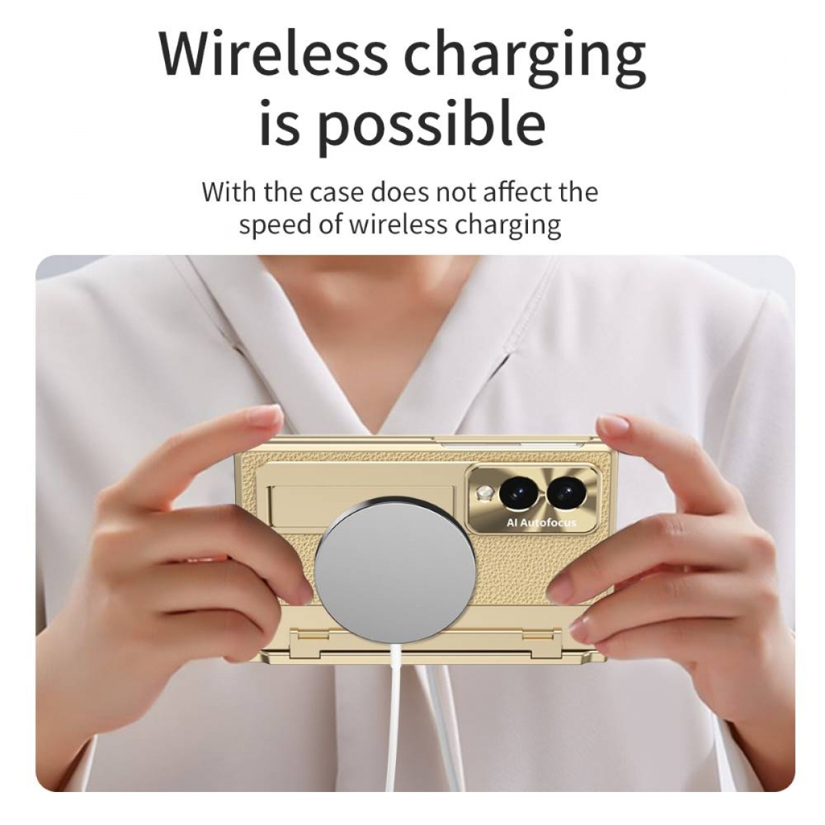 Goldenes Handy mit Ladekreis und Kabel wird gehalten.