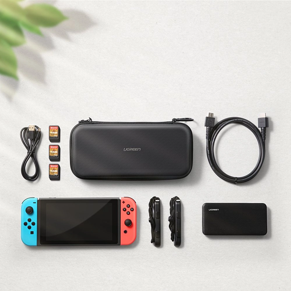 Console Nintendo Switch con accessori: cavo di ricarica, giochi, custodia, controller e power bank.