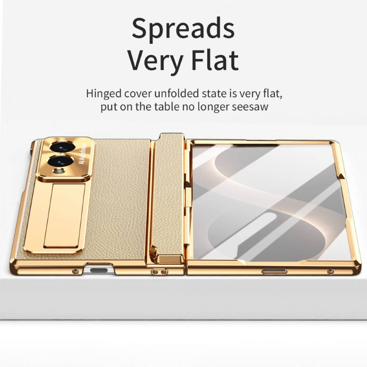 Goldenes Handycover im aufgeklappten Zustand mit Kamera und Ständer.