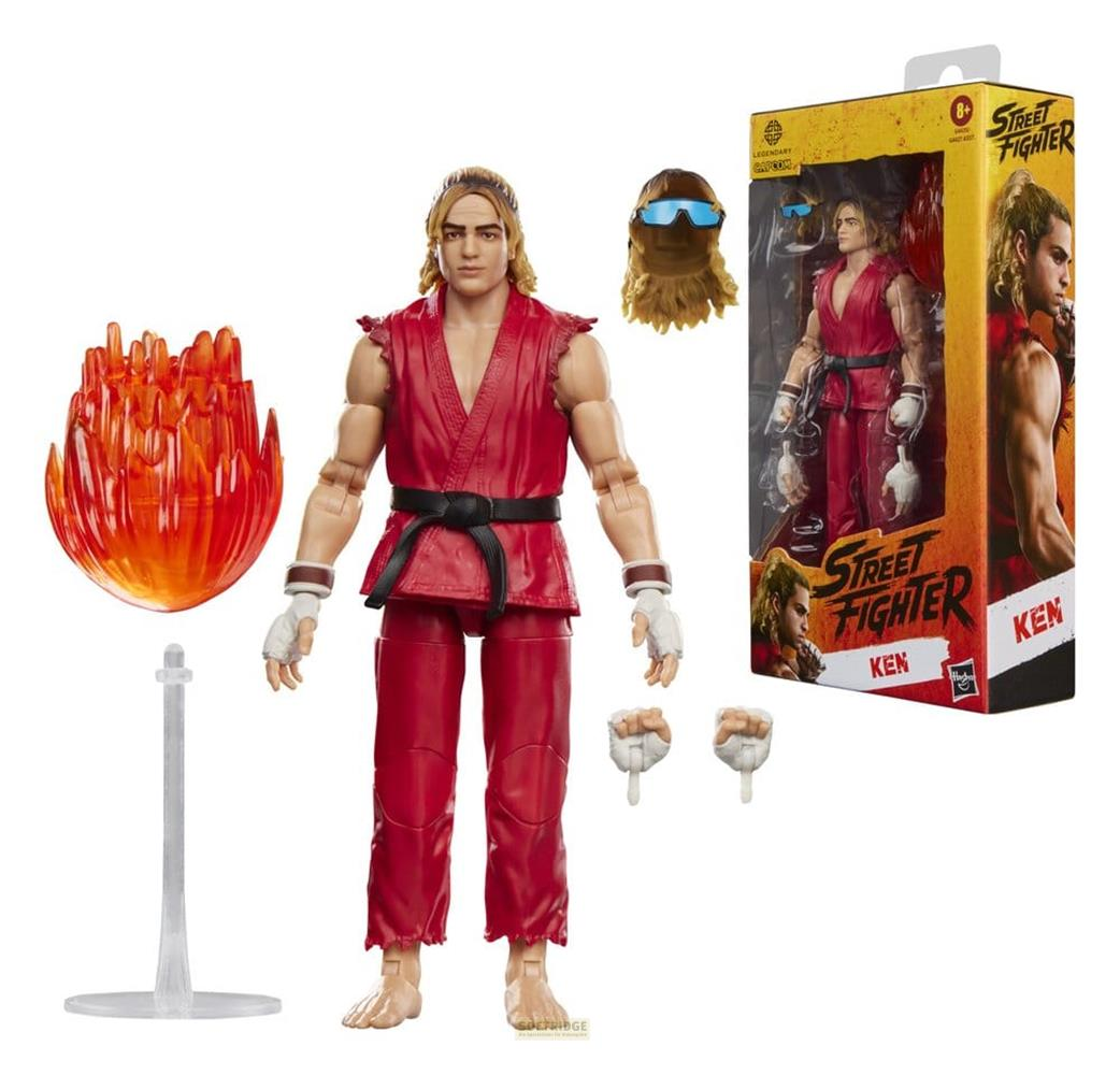 Actionfigur von Ken aus Street Fighter in rot, mit Flammen-Accessoire und Ersatzteilen.