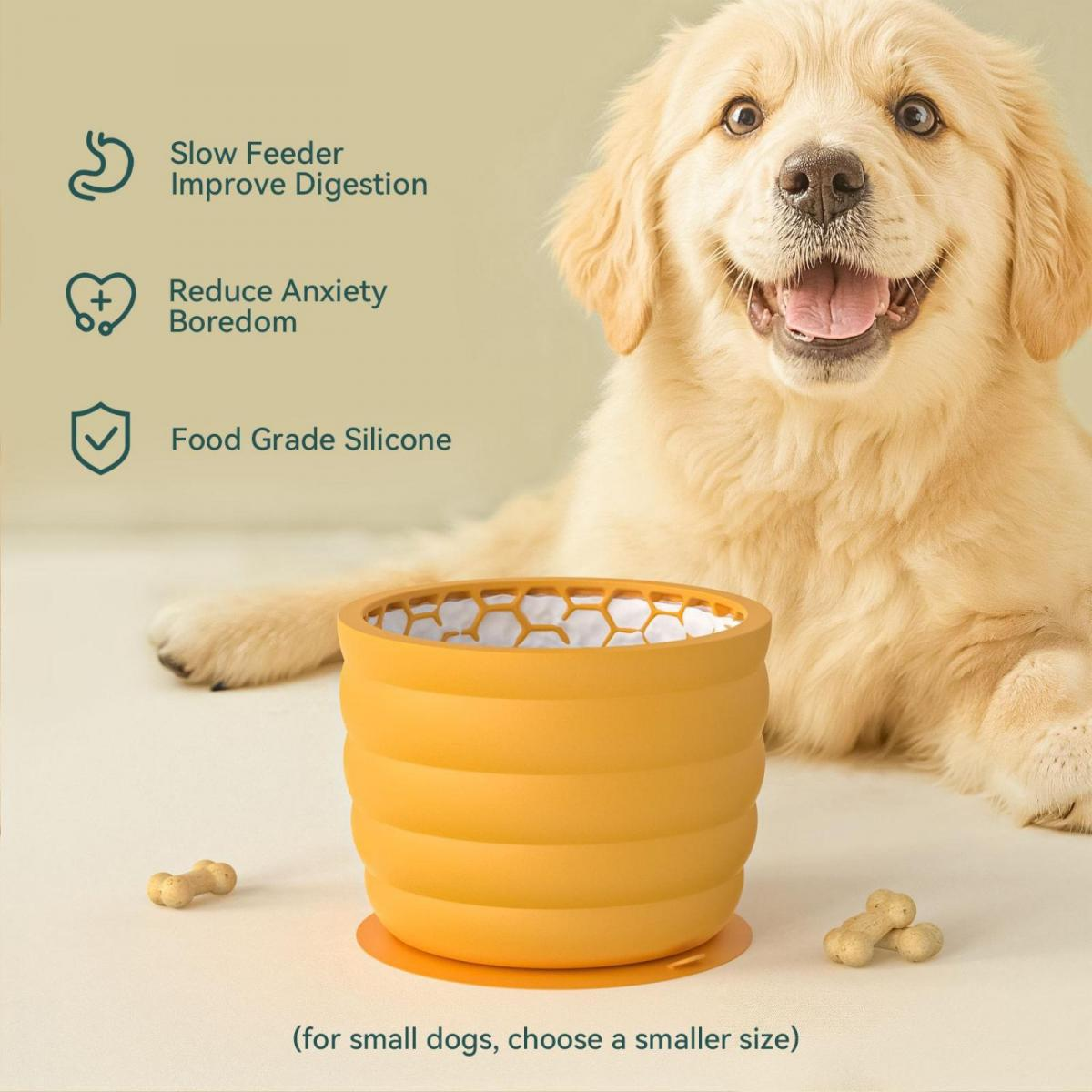 Ein süßer Hund schaut über einen orangefarbenen Napf mit Hundefutter.