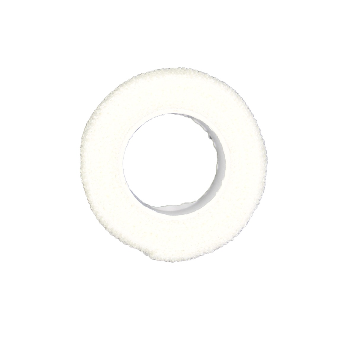 Un singolo nastro adesivo bianco a forma di anello con superficie testurizzata.