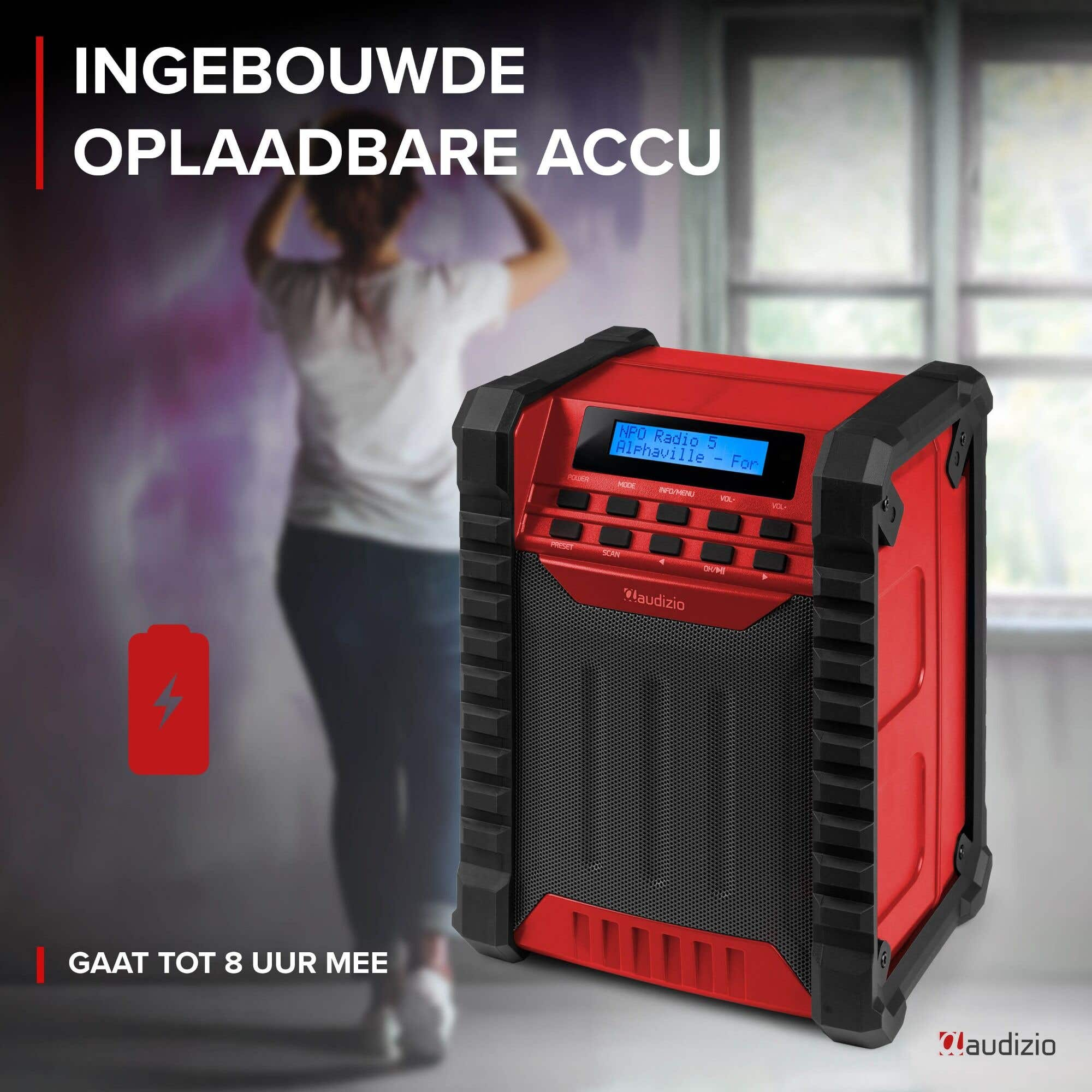 Ein rotes Radio mit schwarzem Lautsprechergitter und Bedienelementen.