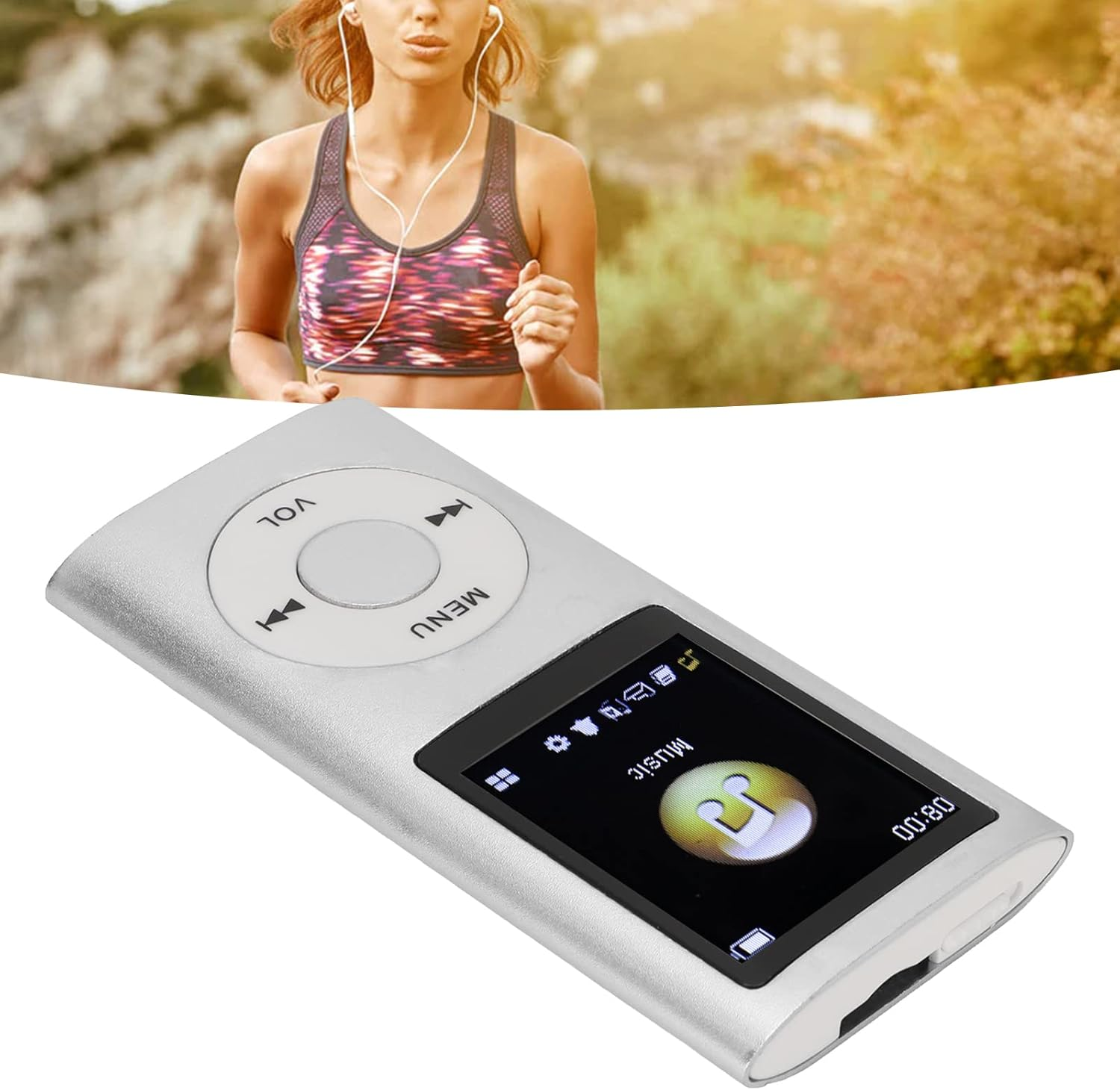 Silberner MP3-Player mit Musik-Symbol und Uhrzeit auf dem Bildschirm, neben einer laufenden Frau.