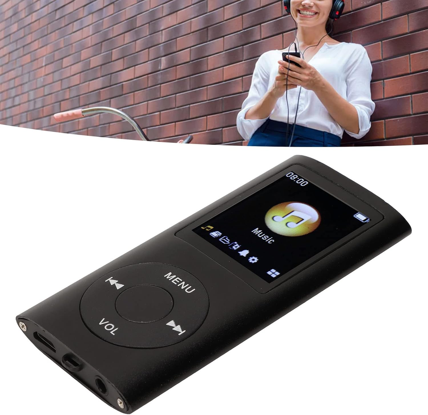 Schwarzer MP3-Player mit "Music"-Symbol und Radsteuerung, vor Ziegelwand.