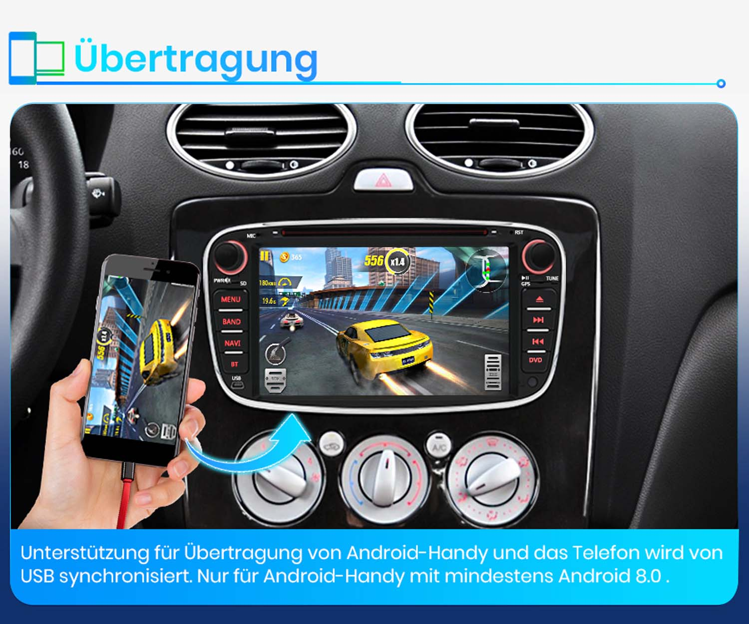 Eine Hand hält ein Smartphone, das ein Rennspiel anzeigt, und spiegelt es auf den Bildschirm des Armaturenbretts eines Autos.