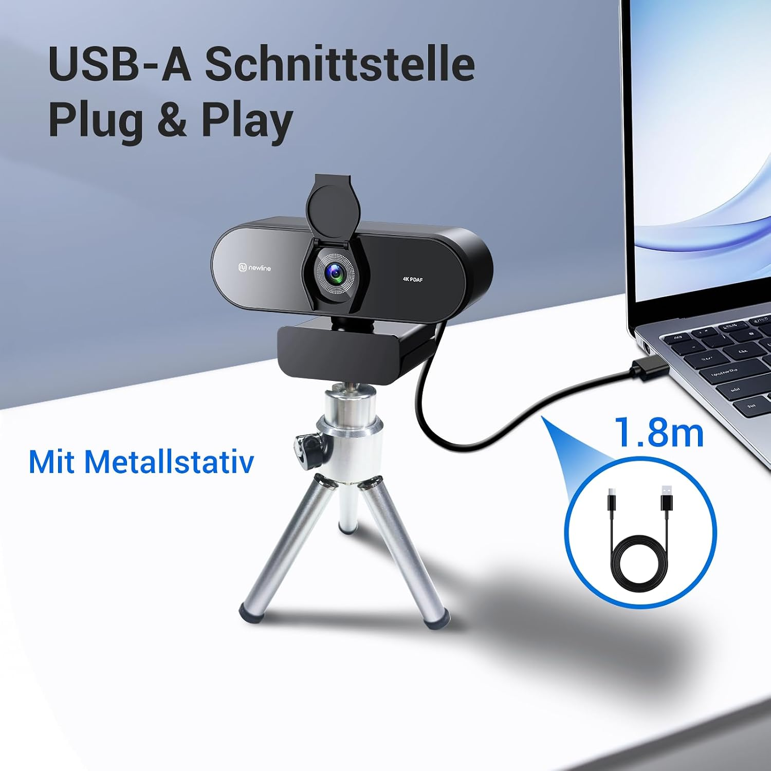 Webcam mit 4K-Auflösung und Metallstativ, verbunden mit einem Laptop.